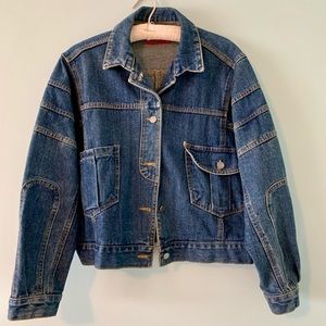 Denim jacket. Size medium. Magazin.